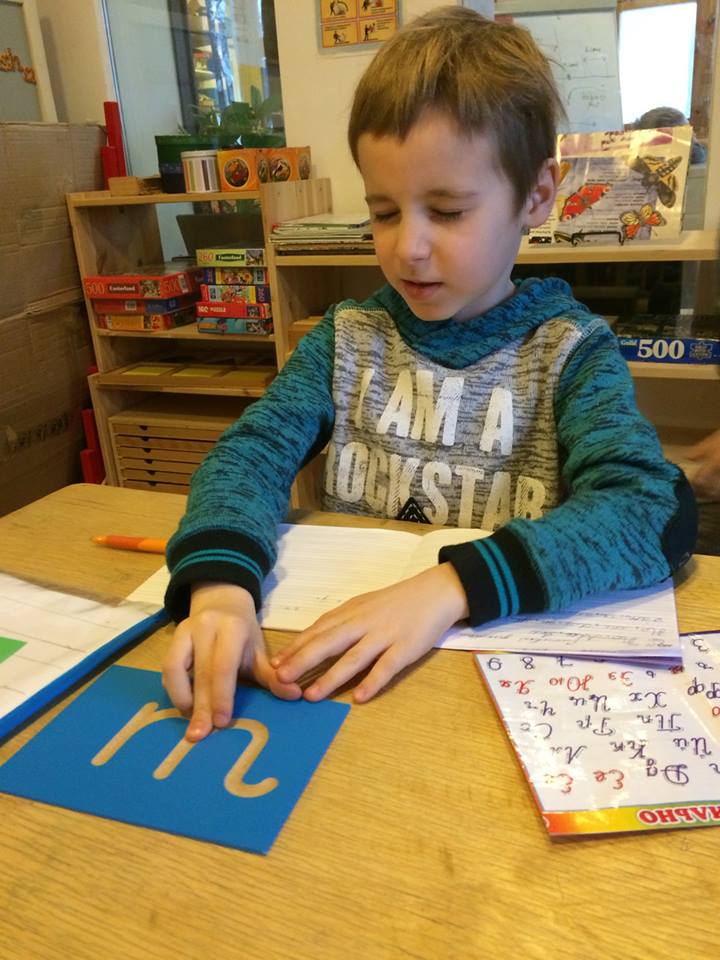 Шершавые буквы: алфавит на кончиках пальцев — фото 3